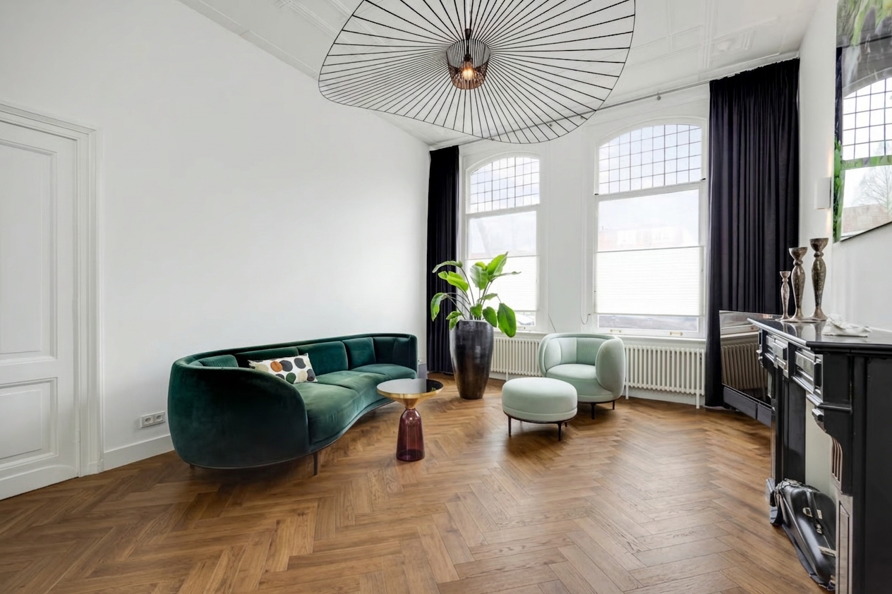 Woonkamer met visgraat natuurlijk, gevisualiseerd